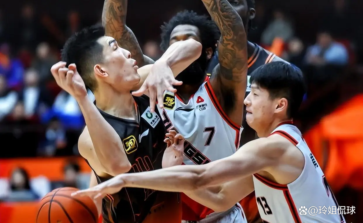 山东男篮发布备战花絮，关键时刻状态回暖，足总杯任务艰巨，团队化学反应显著的简单介绍