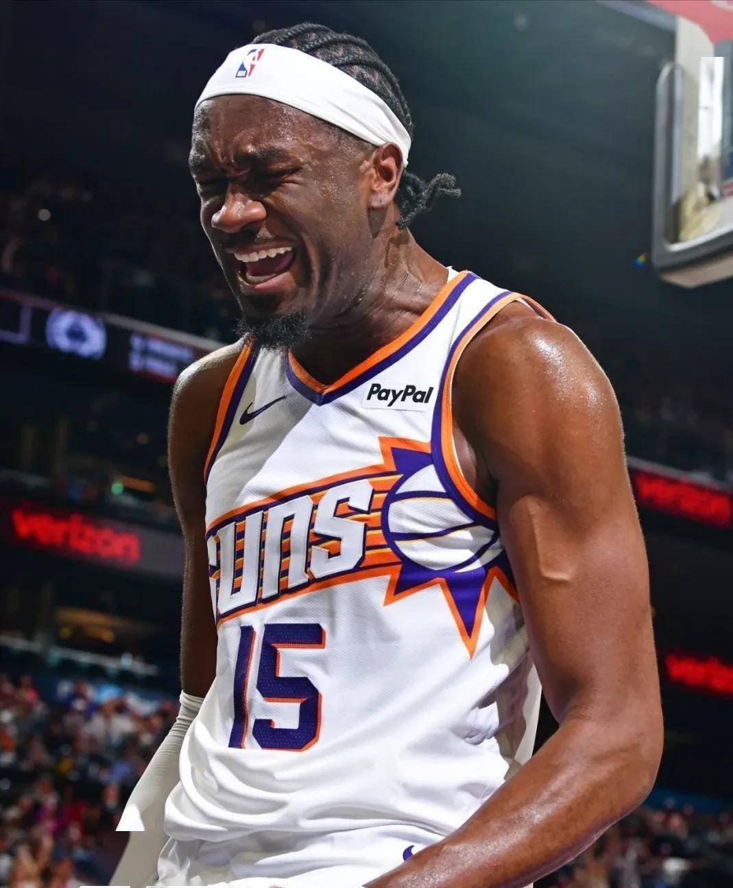 今夜CBA季后赛传出新动向，洛杉矶湖人官宣签约，管理层表态：悬念犹存，临场指挥获称赞的简单介绍